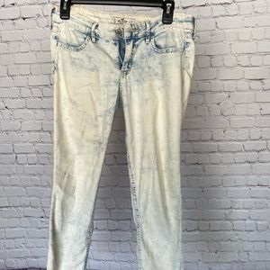 Acid wash style Hollister cropped jeans